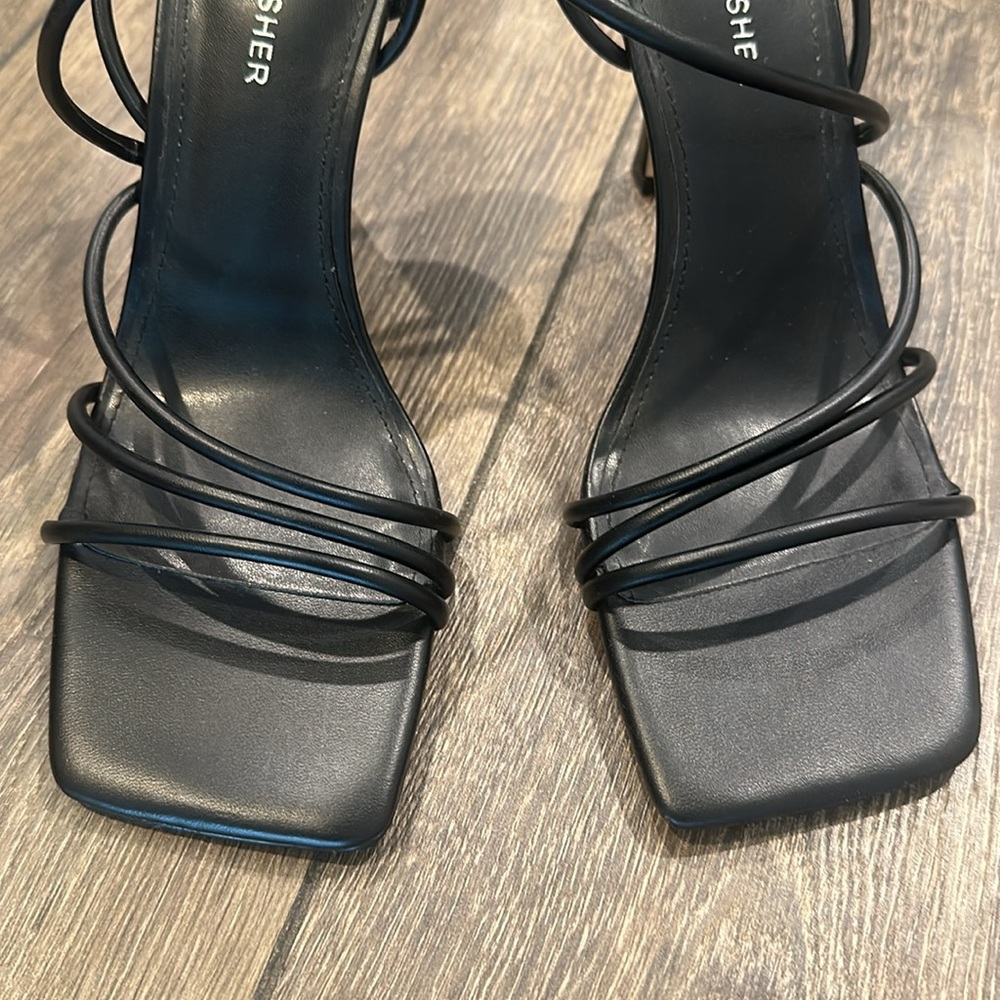 Marc Fisher Strappy Sandal Heel 7.5 Black - Picture 2 of 5